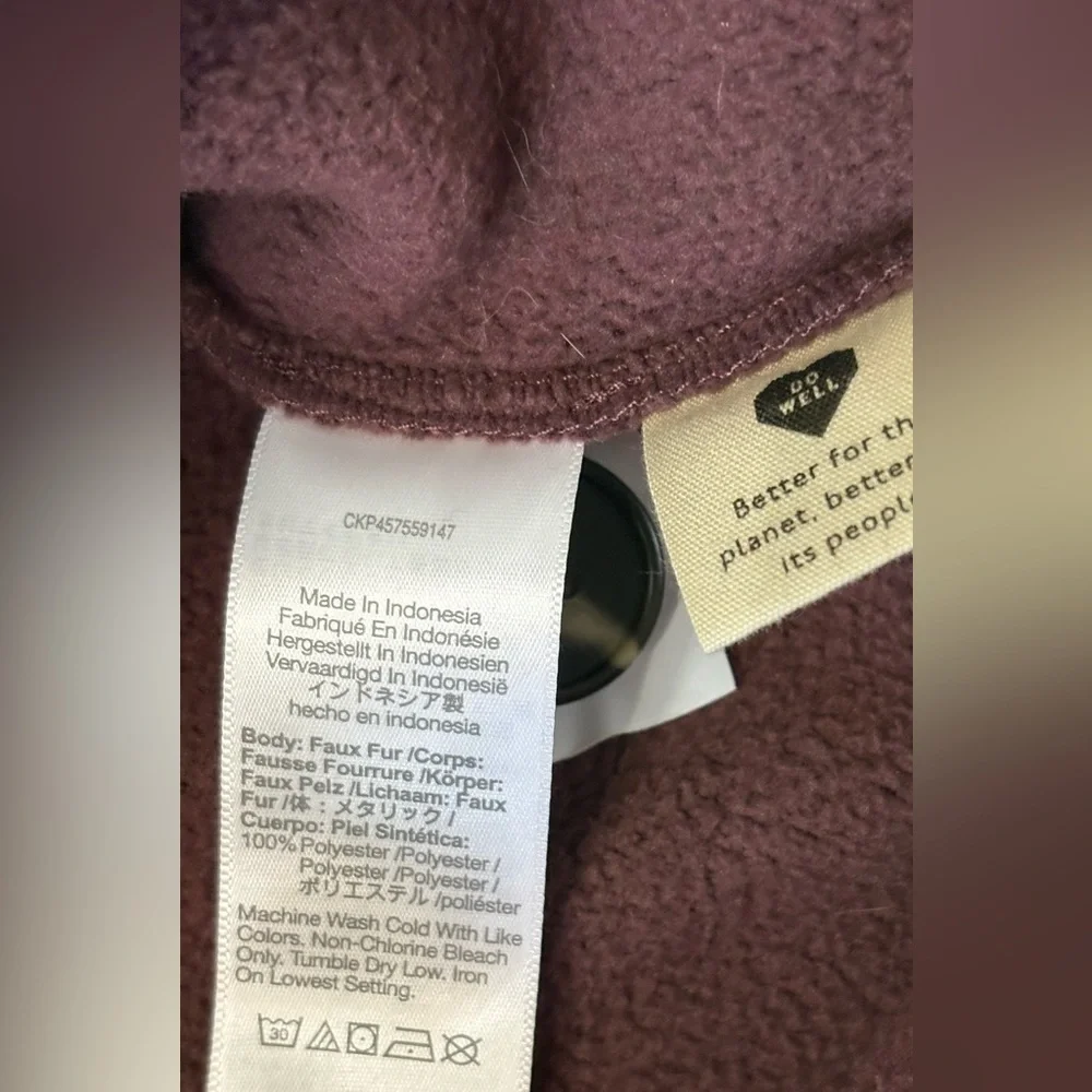 Madewell (Re)sourced Fleece Crop Cardigan in the color Dark Fig - Picture 4 of 8